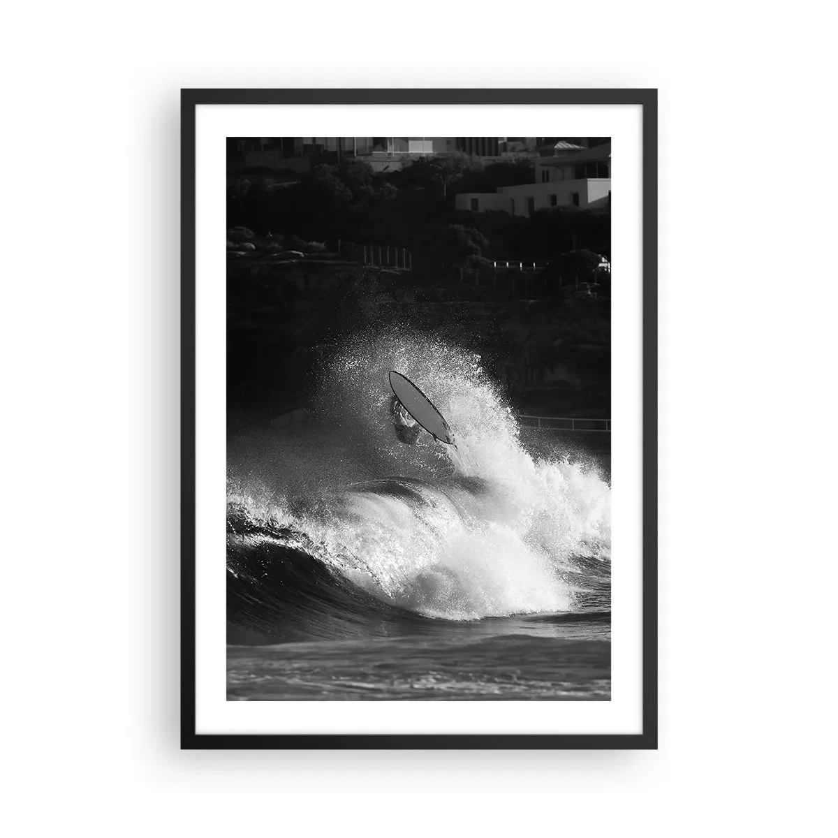 Affisch i svart ram - Svartvit surfare i aktion på grova vågor - 50x70cm - Utmaning accepterad! - Modern väggdekoration för vardagsrum och sovrum ARTTOR