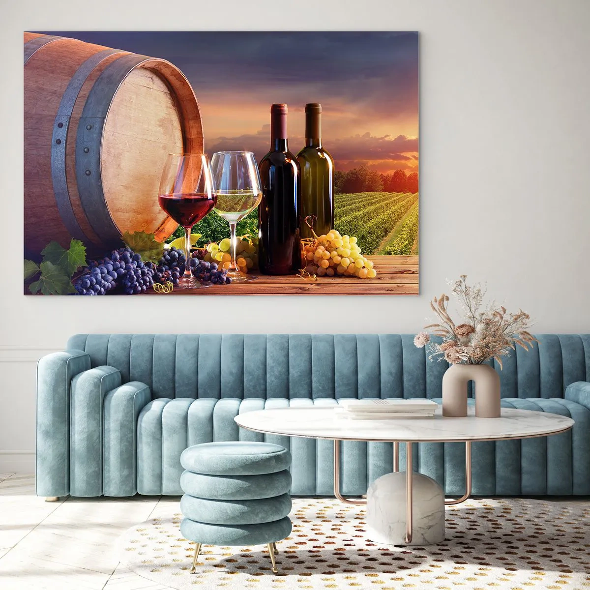 Glastavla - Bild på glas - Vinrankor, en tunna och glas mot bakgrund av den nedgående solen - 70x50cm - Här smakar livet - Modern väggdekoration för vardagsrum och sovrum ARTTOR