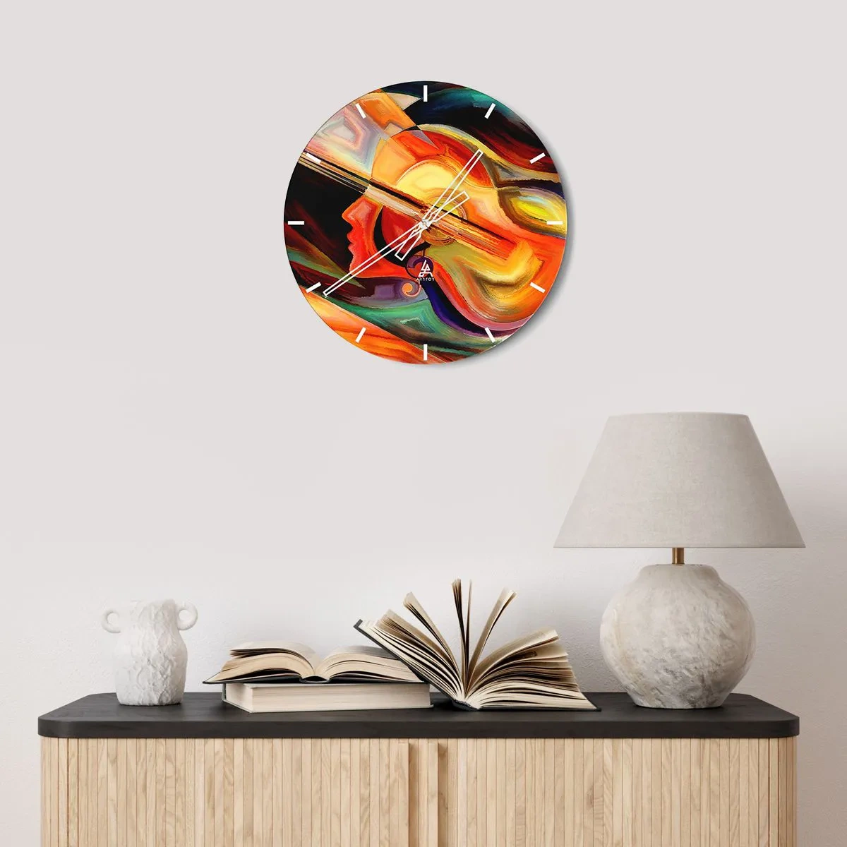 Väggklocka - Klocka på glas - En abstrakt målning av en gitarr och ett ansikte i varma färger. - 30x30cm - Allt väl - Modern väggdekoration för vardagsrum, kök och sovrum ARTTOR