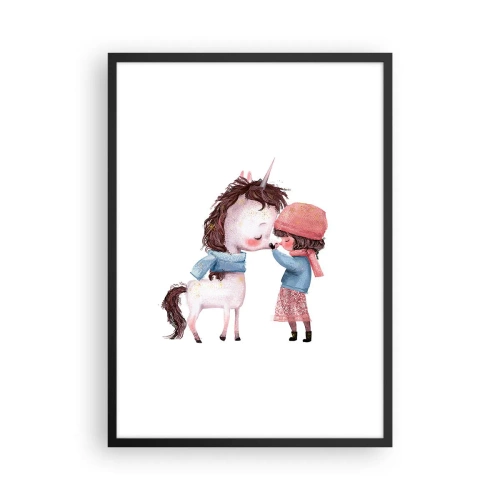 Affisch i svart ram - En flicka och en enhörning i vinterkläder kramar varandra - 50x70cm - Vintersaga - Modern väggdekoration för vardagsrum och sovrum ARTTOR