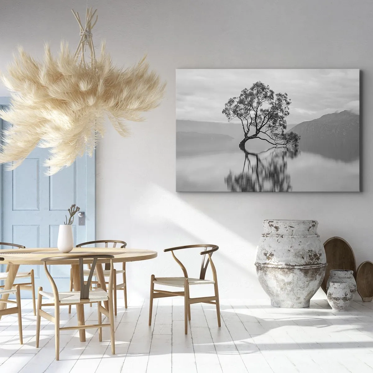 Canvastavla - Bild på duk - Ett ensamt träd som speglas i vattnet med berg i bakgrunden - 70x50cm - Det finns ett land - Modern väggdekoration för vardagsrum och sovrum ARTTOR