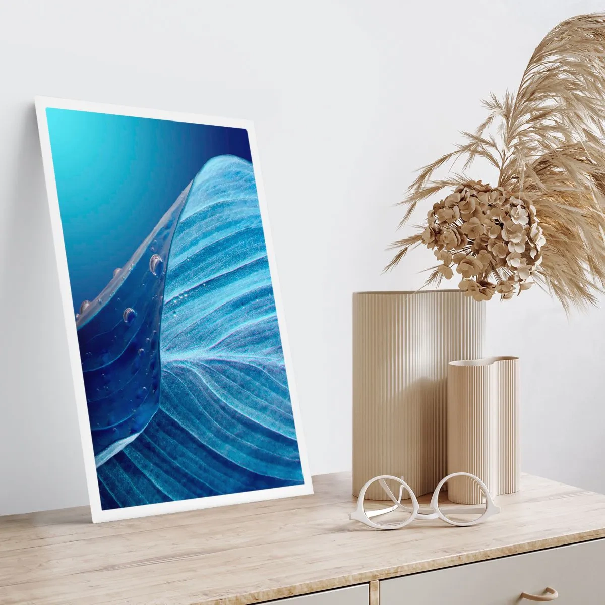 Affisch - Dolda droppar av blått - 70x100 cm