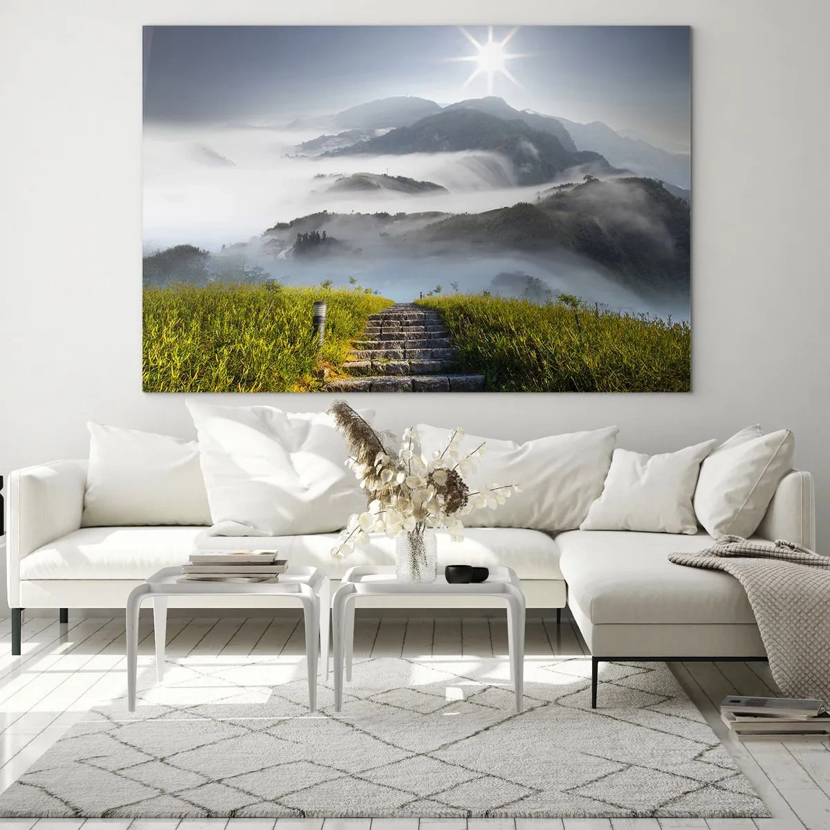 Glastavla - Bild på glas - Berglandskap med dimma och trappor som leder till toppen - 70x50cm - Upp mot molnen - Modern väggdekoration för vardagsrum och sovrum ARTTOR