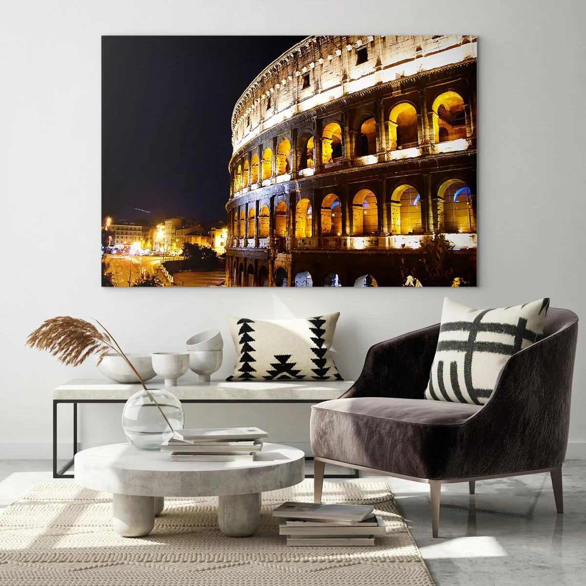 Glastavla - Bild på glas - Colosseum på natten med upplysta valv - 70x50cm - Låt tävlingen börja - Modern väggdekoration för vardagsrum och sovrum ARTTOR