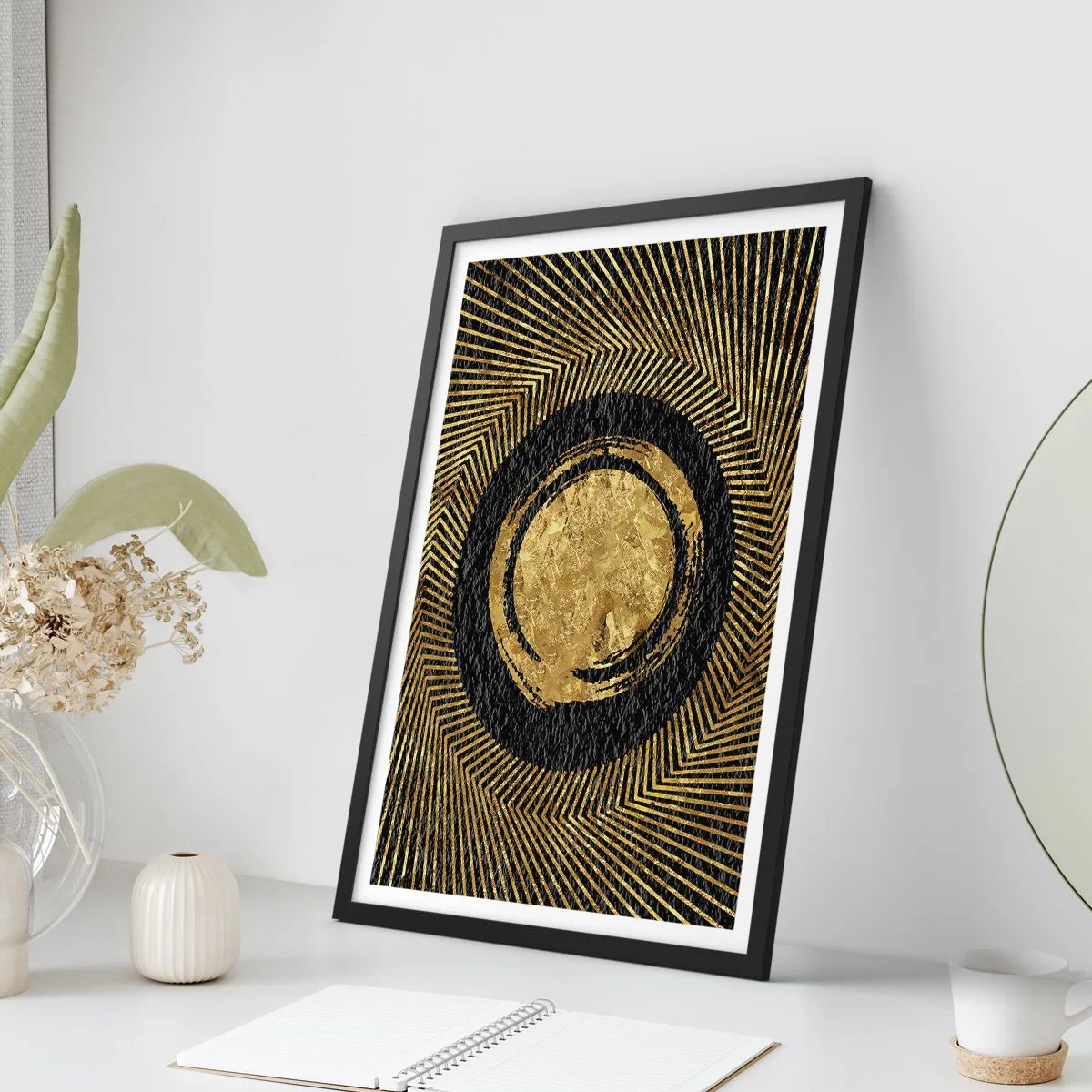 Affisch i svart ram - Gyllene geometrisk abstraktion på svart bakgrund - 50x70cm - Glamourös komposition - Modern väggdekoration för vardagsrum och sovrum ARTTOR