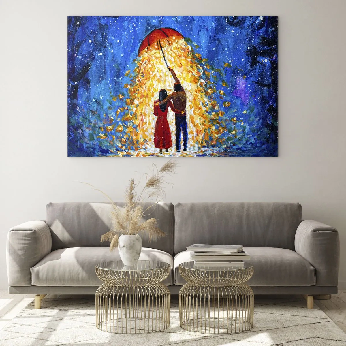 Glastavla - Bild på glas - Ett par under ett paraply omgivet av gyllene ljus mot natthimlen - 70x50cm - Magi på en regnig kväll? - Modern väggdekoration för vardagsrum och sovrum ARTTOR