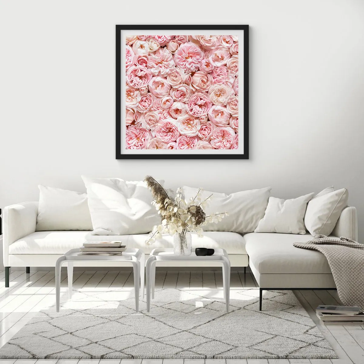 Affisch i svart ram - Strödd med rosor - 40x40 cm