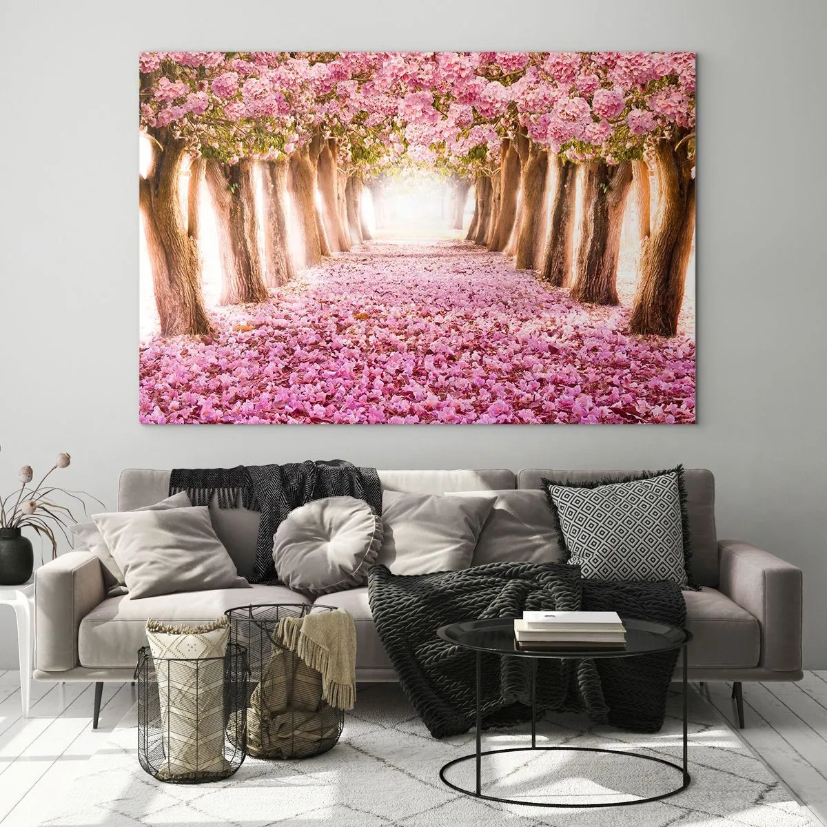 Glastavla - Bild på glas - En allé av blommande träd med rosa kronblad på marken - 70x50cm - Vägen till paradiset - Modern väggdekoration för vardagsrum och sovrum ARTTOR