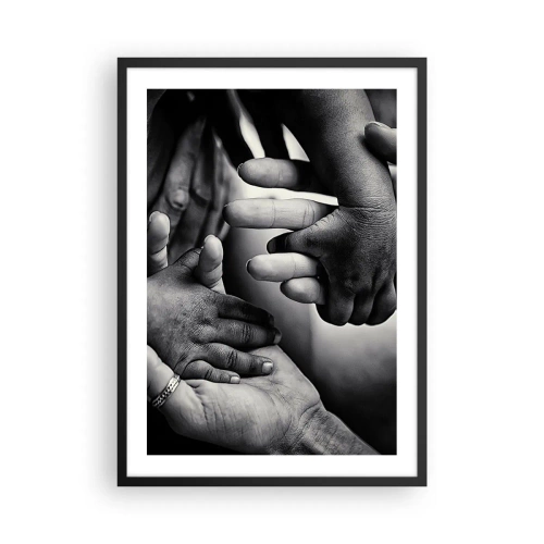 Affisch i svart ram - Svartvitt motiv av händer som symboliserar band - 50x70cm - Att vara människa - Modern väggdekoration för vardagsrum och sovrum ARTTOR