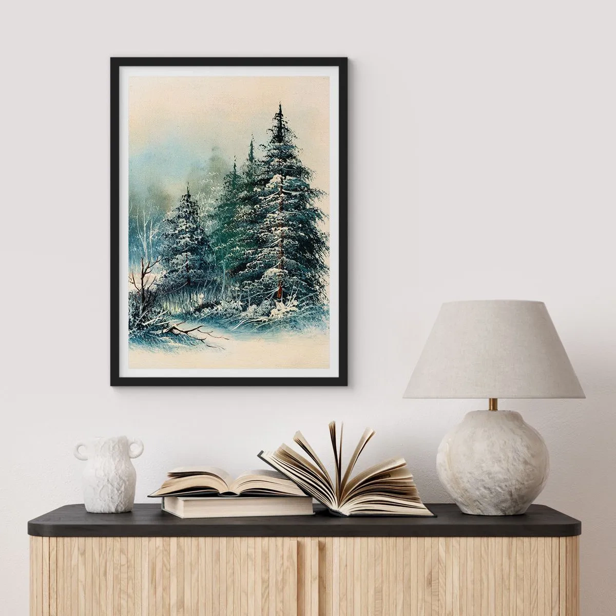 Affisch i svart ram - Snötäckta träd i en vinterskog mot en lugn himmel - 50x70cm - Redo för Julen - Modern väggdekoration för vardagsrum och sovrum ARTTOR