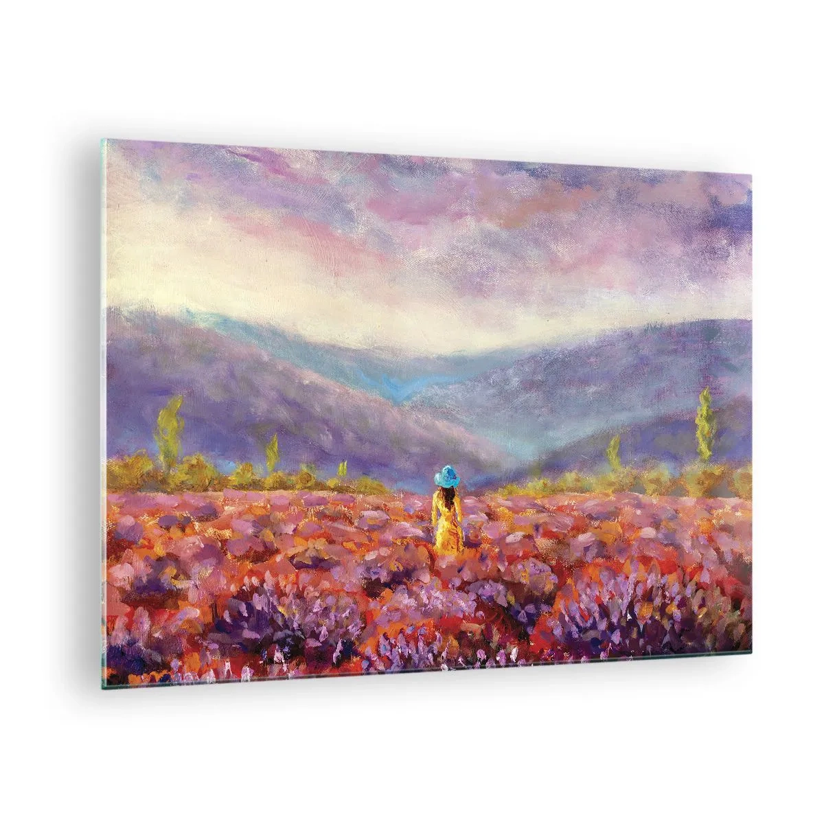 Glastavla - Bild på glas - En figur som bär hatt i ett lavendelfält i skymningen - 70x50cm - I lavendelsvärld - Modern väggdekoration för vardagsrum och sovrum ARTTOR