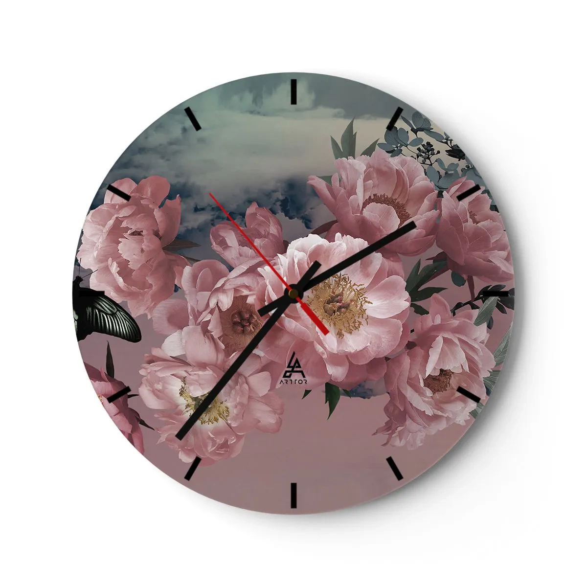 Väggklocka - Klocka på glas - Rosa pioner mot himlen med en subtil fjäril - 30x30cm - Romantikens höjdpunkt - Modern väggdekoration för vardagsrum, kök och sovrum ARTTOR