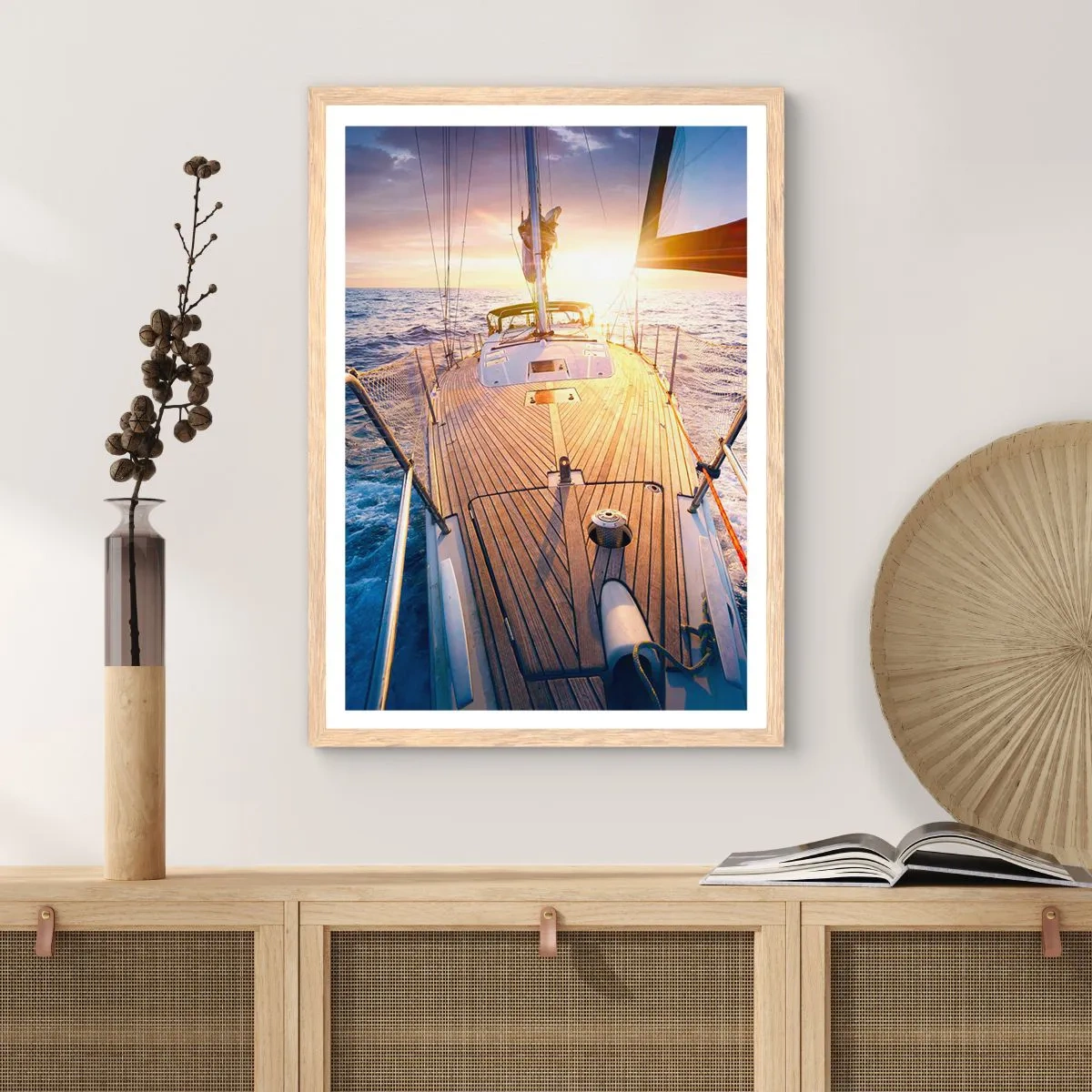 Affisch i ram av ljusek - Springa på vågorna - 50x70 cm