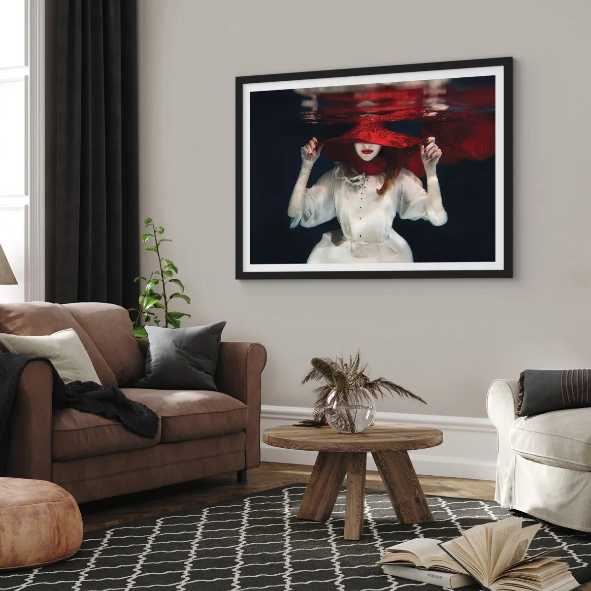 Affisch i svart ram - Konstig fru - 70x50 cm