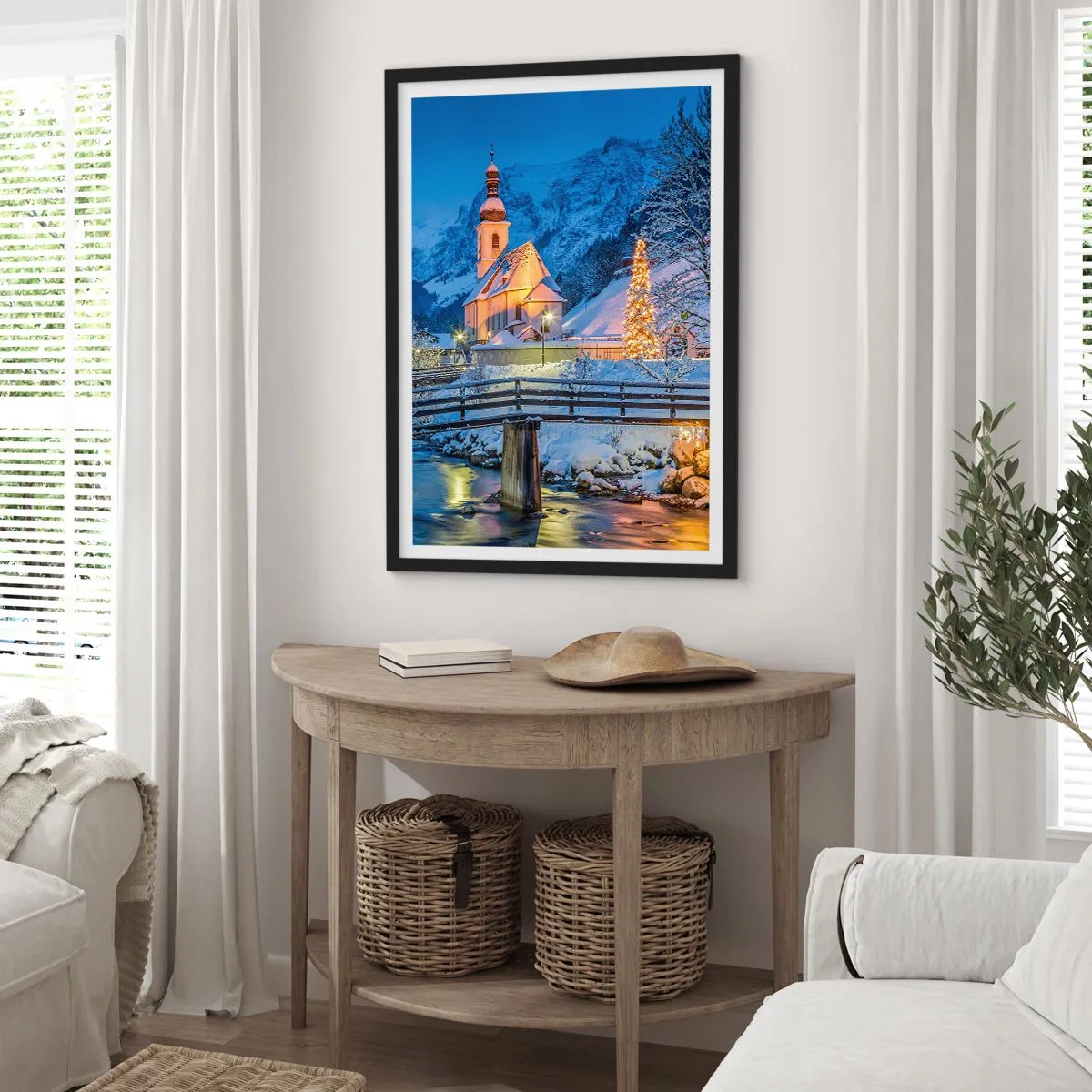Affisch i svart ram - En kyrka i vintermiljö med julgran och julbelysning - 50x70cm - Julens anda - Modern väggdekoration för vardagsrum och sovrum ARTTOR