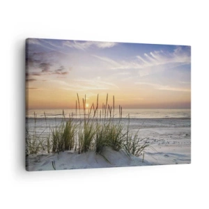 Canvastavla - Bild på duk - En sandstrand vid solnedgången med gräs i bakgrunden - 70x50cm - Titta, tänk, känn - Modern väggdekoration för vardagsrum och sovrum ARTTOR