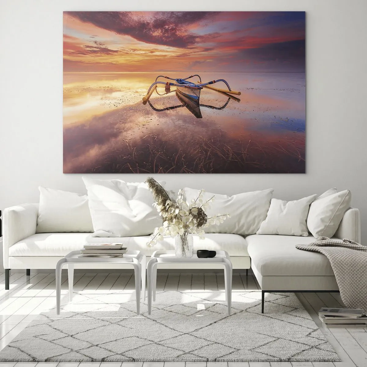 Glastavla - Bild på glas - Traditionell båt på lugnt vatten vid solnedgången - 70x50cm - Tropiska kvällens lugn - Modern väggdekoration för vardagsrum och sovrum ARTTOR
