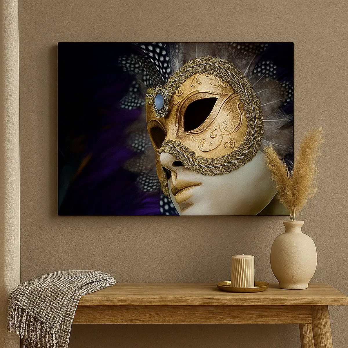 Canvastavla - Bild på duk - Gyllene venetiansk mask med dekorativa fjädrar och ornament - 70x50cm - Venedigporträtt i guld - Modern väggdekoration för vardagsrum och sovrum ARTTOR