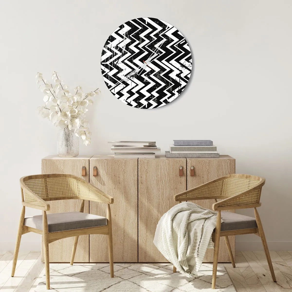 Väggklocka - Klocka på glas - Svartvitt sicksackmönster med en konstnärlig distressad effekt - 30x30cm - Zick-vitt, zack-svart - Modern väggdekoration för vardagsrum, kök och sovrum ARTTOR