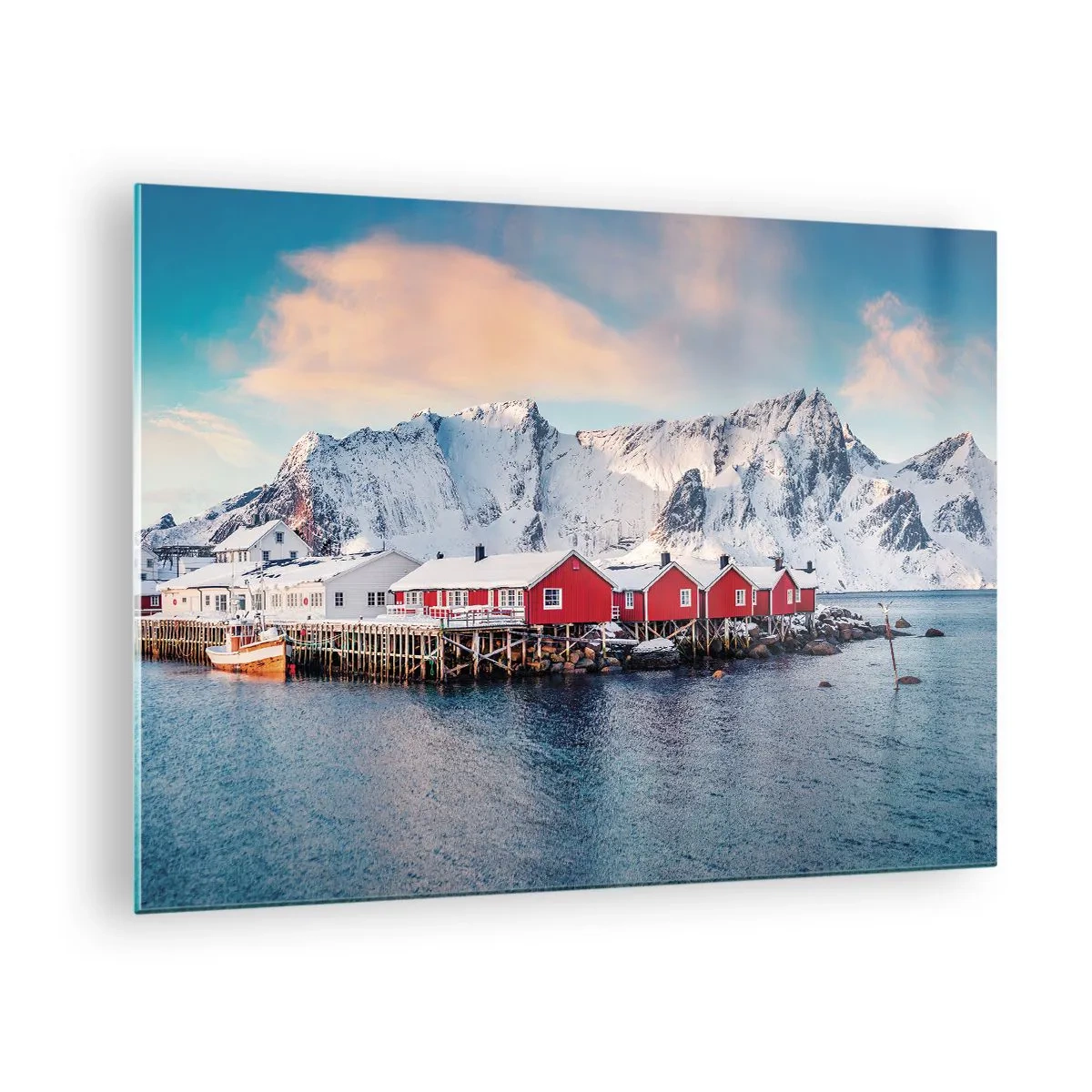 Glastavla - Bild på glas - Röda fiskestugor vid fjorden med berg i bakgrunden - 70x50cm - Nordligt gömställe - Modern väggdekoration för vardagsrum och sovrum ARTTOR