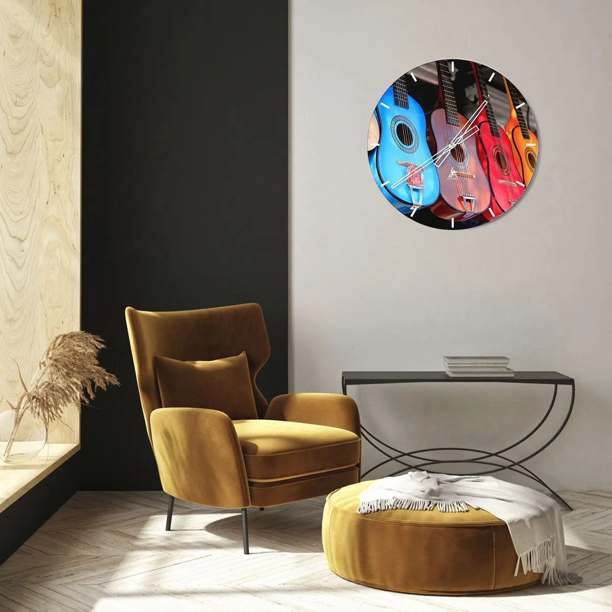 Väggklocka - Klocka på glas - Färgglada gitarrer i olika nyanser på en mörk bakgrund - 30x30cm - Latino klimat - Modern väggdekoration för vardagsrum, kök och sovrum ARTTOR
