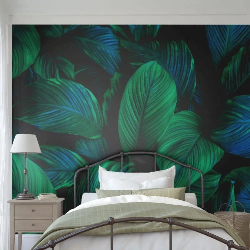 Fototapet Standard Eco - Frodiga gröna blad i en tät, tropisk komposition - 100x70cm - I gröna folkmassan - Modern väggdekoration för vardagsrum och sovrum ARTTOR