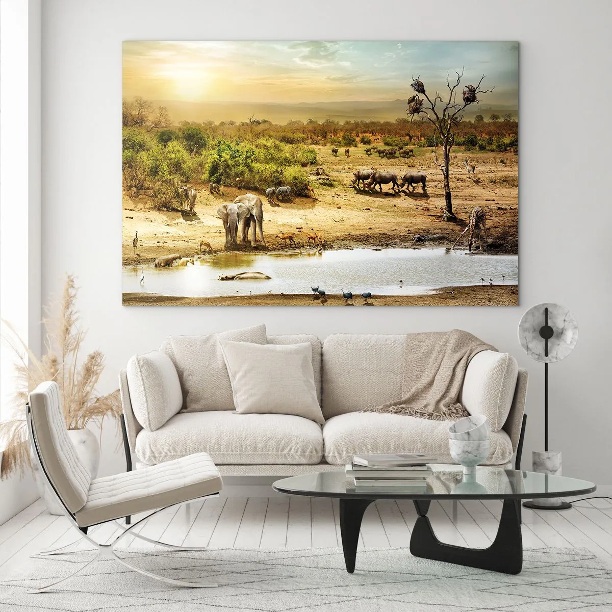 Glastavla - Bild på glas - Elefanter och djur vid ett vattenhål mot bakgrund av ett afrikanskt landskap - 70x50cm - "Det mynnade en flod från Eden…" - Modern väggdekoration för vardagsrum och sovrum ARTTOR