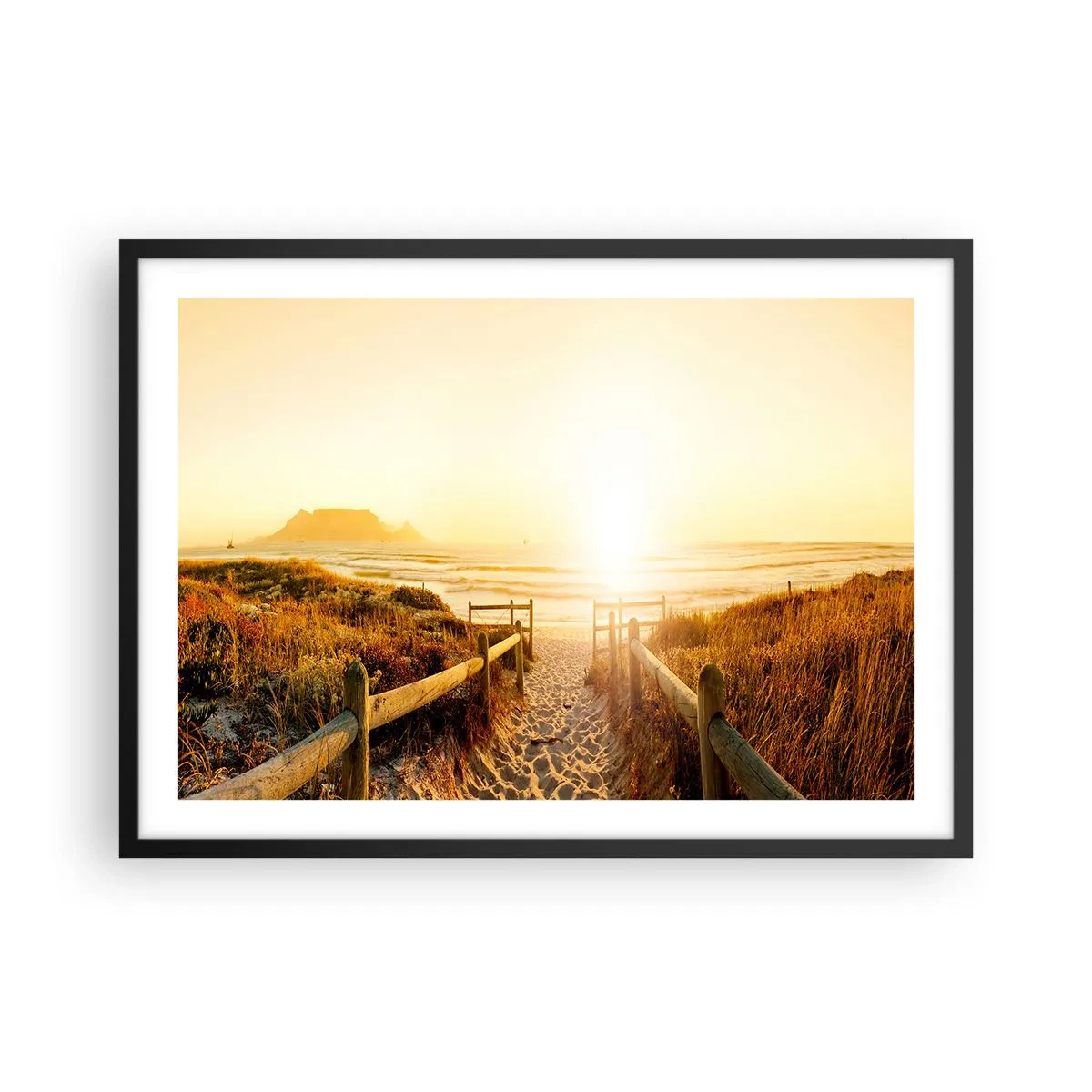 Affisch i svart ram - Genom sanddynan mot solen - 70x50 cm