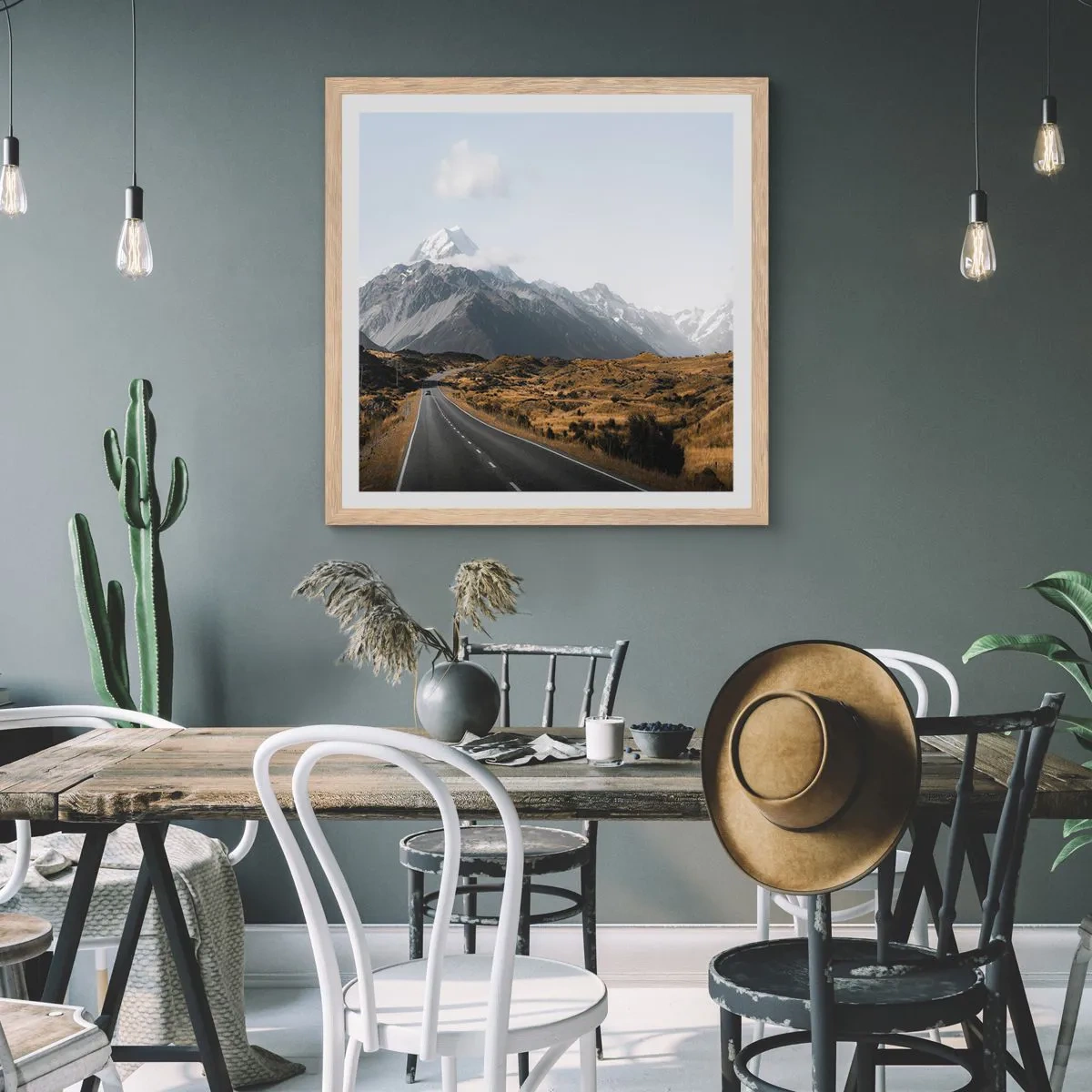 Affisch i ram av ljusek - Väg till fjällens hjärta - 50x50 cm