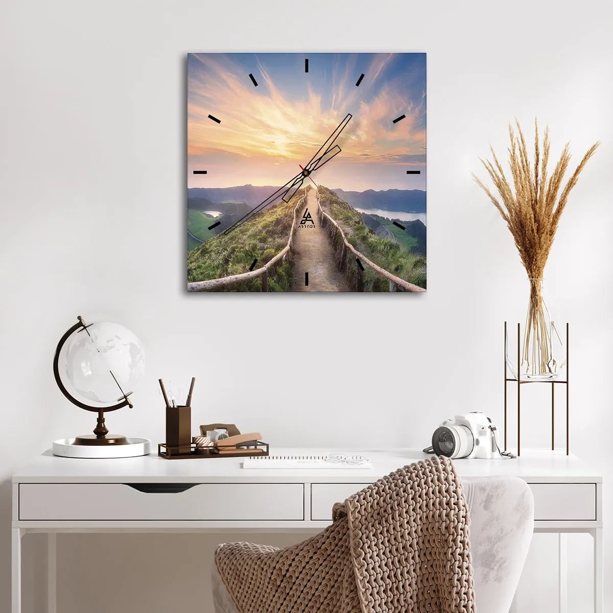 Väggklocka - Klocka på glas - Nära himlen - 30x30 cm