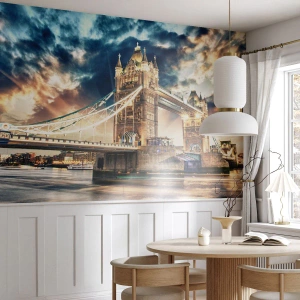 Fototapet Standard Eco - Tower Bridge i London i skymningen - 100x70cm - Monument över viktorianska imperiet - Modern väggdekoration för vardagsrum och sovrum ARTTOR