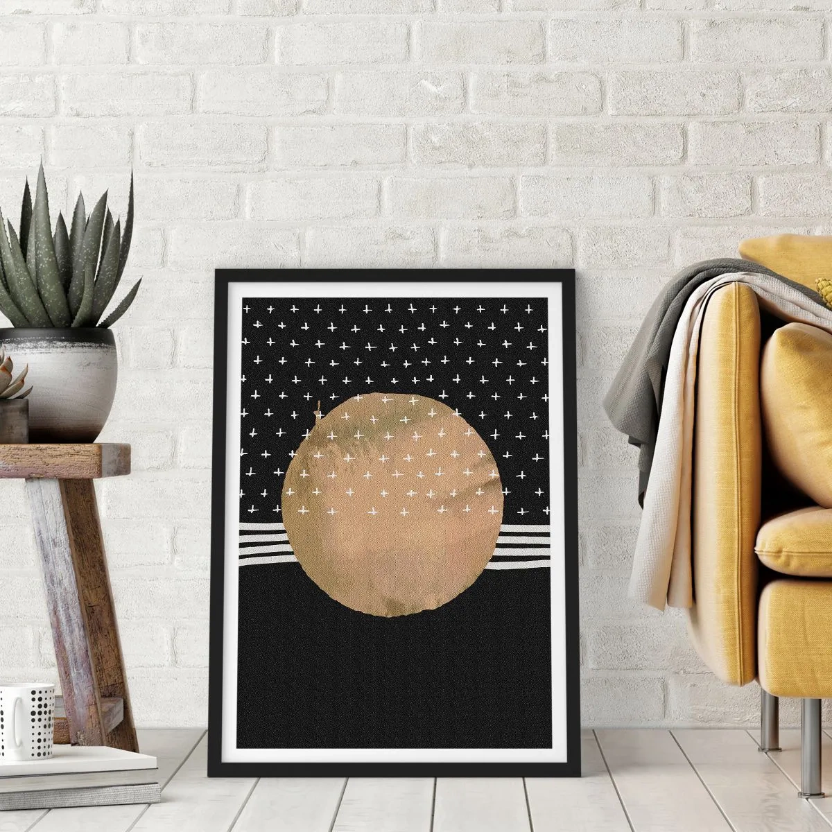 Affisch i svart ram - Abstrakt gyllene boll på en svart bakgrund med mönster - 50x70cm - Komposition: galaxens flagga - Modern väggdekoration för vardagsrum och sovrum ARTTOR