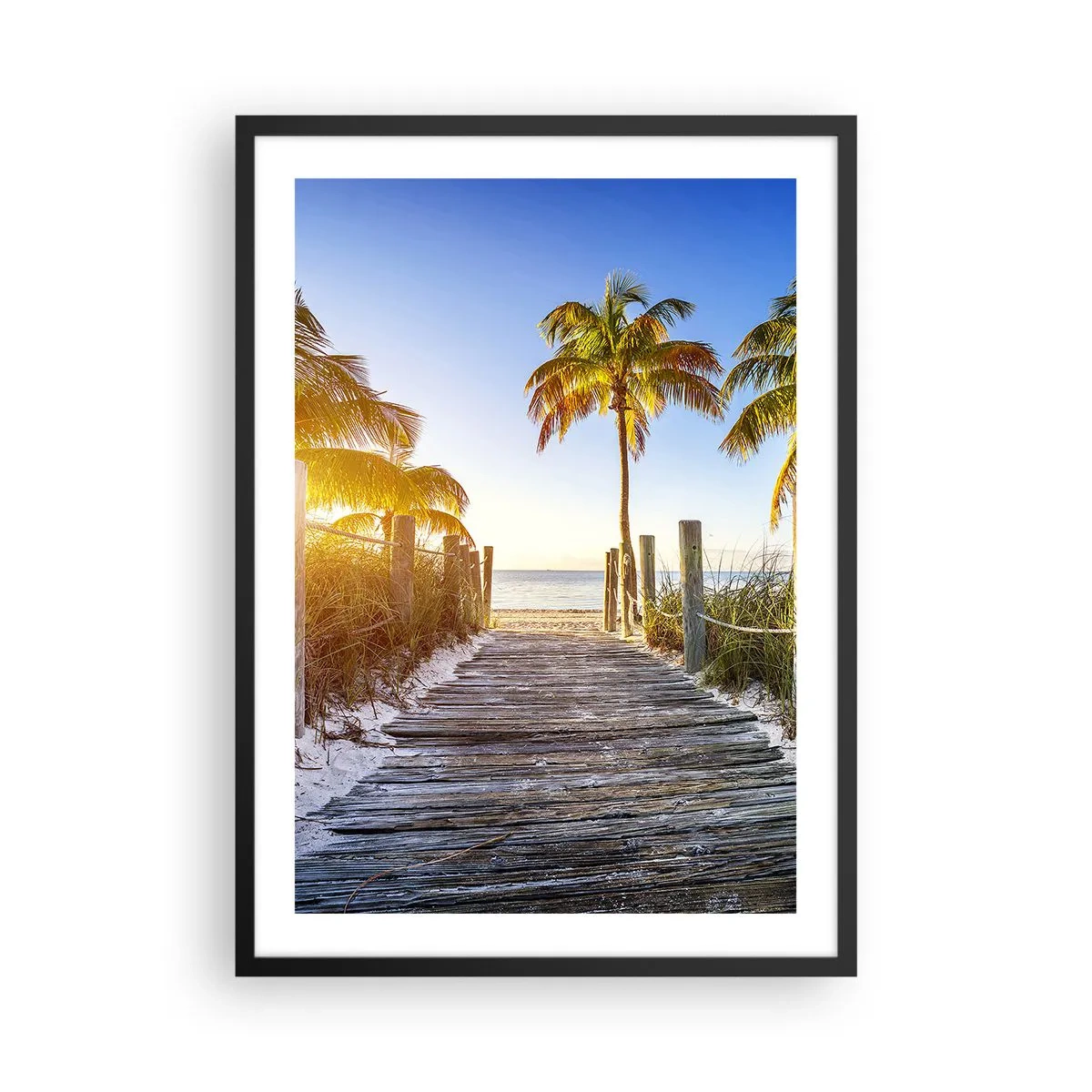 Affisch i svart ram - Trästig till stranden med palmer i solljuset - 50x70cm - Raka vägen till paradiset - Modern väggdekoration för vardagsrum och sovrum ARTTOR
