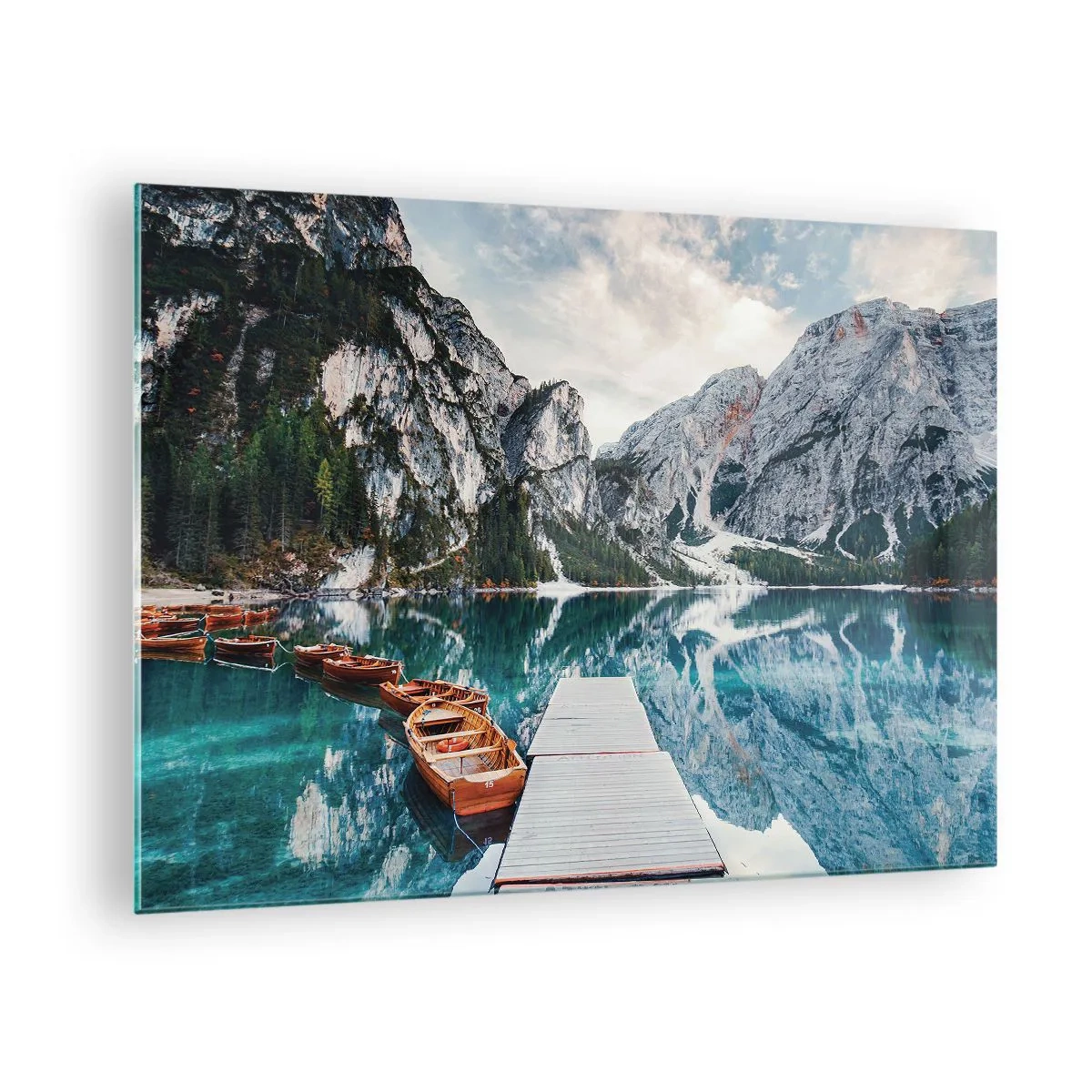 Glastavla - Bild på glas - En träbro över en turkos sjö i bergen - 70x50cm - Vi visar dig skönhet - Modern väggdekoration för vardagsrum och sovrum ARTTOR