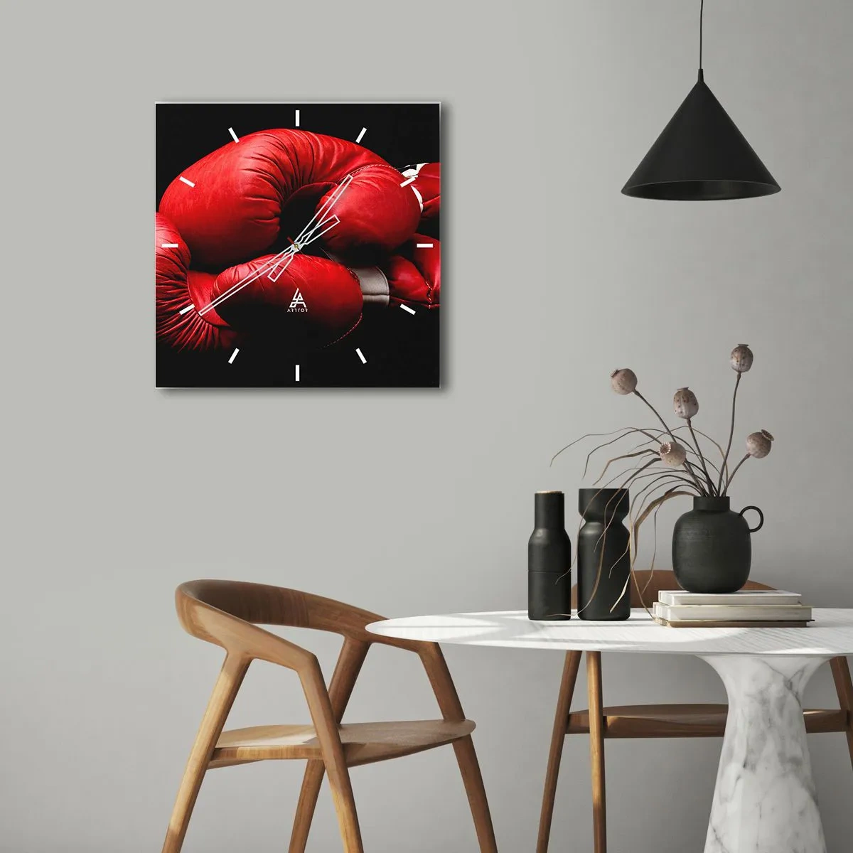 Väggklocka - Klocka på glas - Kampens emotioner bakom oss - 40x40 cm