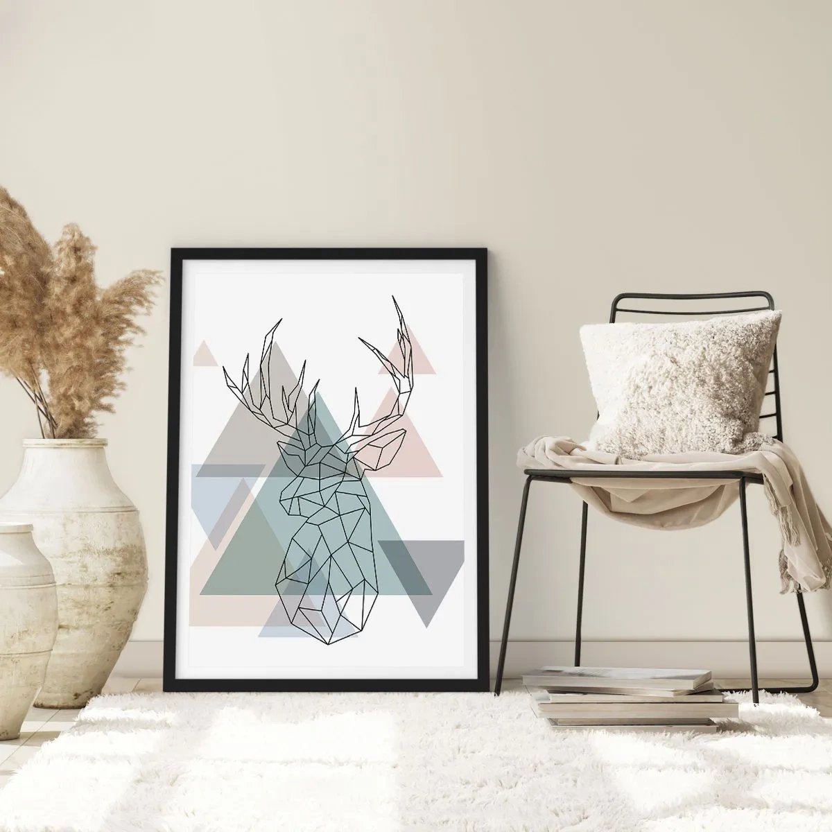 Affisch i svart ram - Geometrisk silhuett av en hjort mot en bakgrund av trianglar - 50x70cm - I en geometrisk skog - Modern väggdekoration för vardagsrum och sovrum ARTTOR