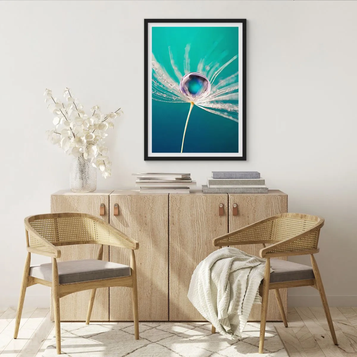 Affisch i svart ram - Makrofotografi av en vattendroppe på en maskros - 50x70cm - Mystisk stund - Modern väggdekoration för vardagsrum och sovrum ARTTOR