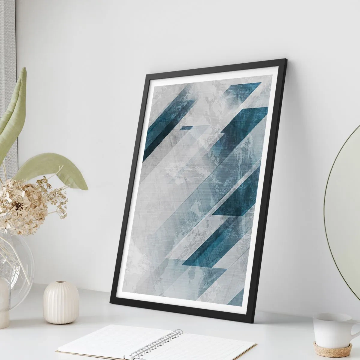 Affisch i svart ram - Geometri i nyanser av blått och grått - 50x70cm - Tredimensionell komposition – gråhetens rörelse - Modern väggdekoration för vardagsrum och sovrum ARTTOR