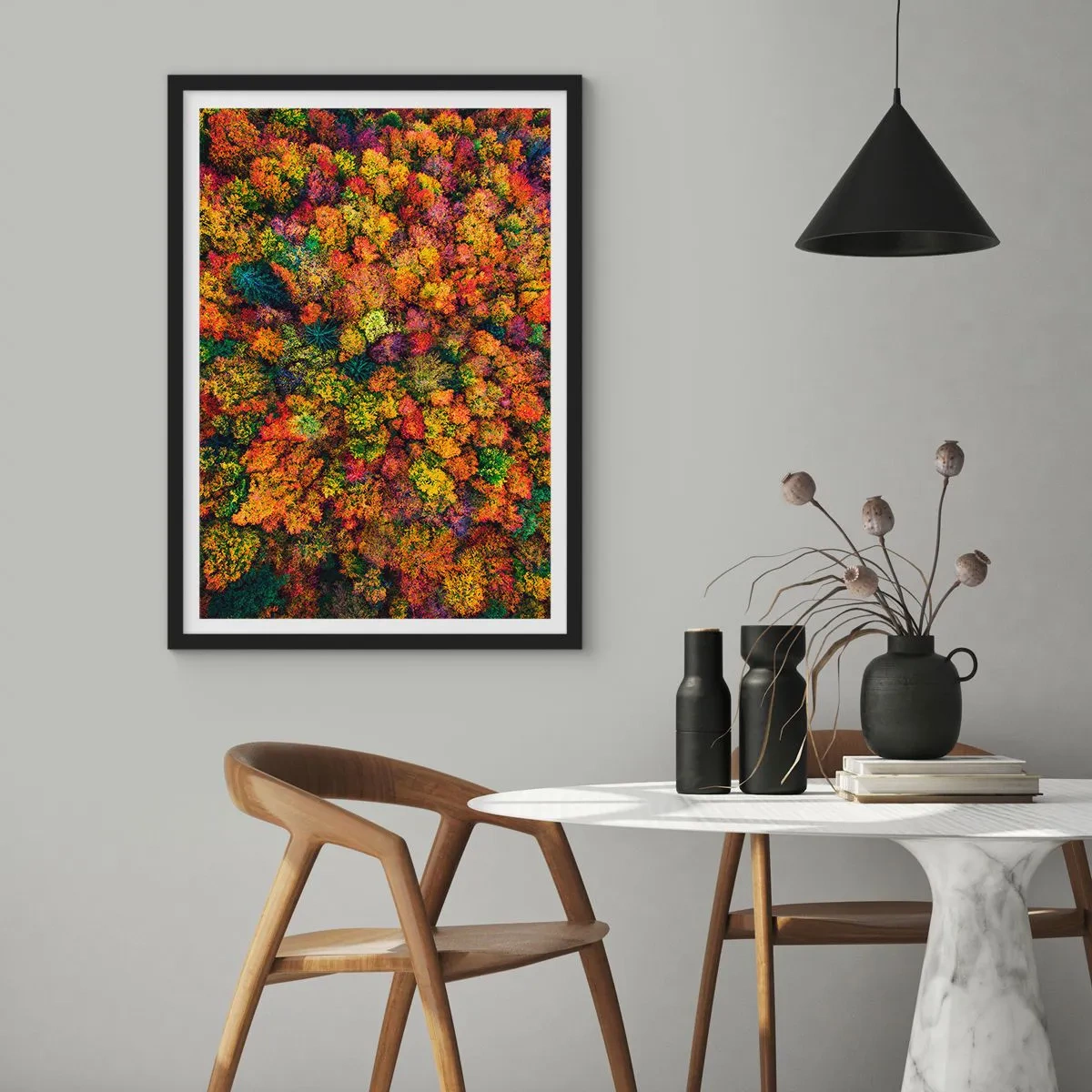 Affisch i svart ram - En färgglad skog sedd från ett fågelperspektiv i sin höstliga palett - 50x70cm - Höstträdens bukett - Modern väggdekoration för vardagsrum och sovrum ARTTOR