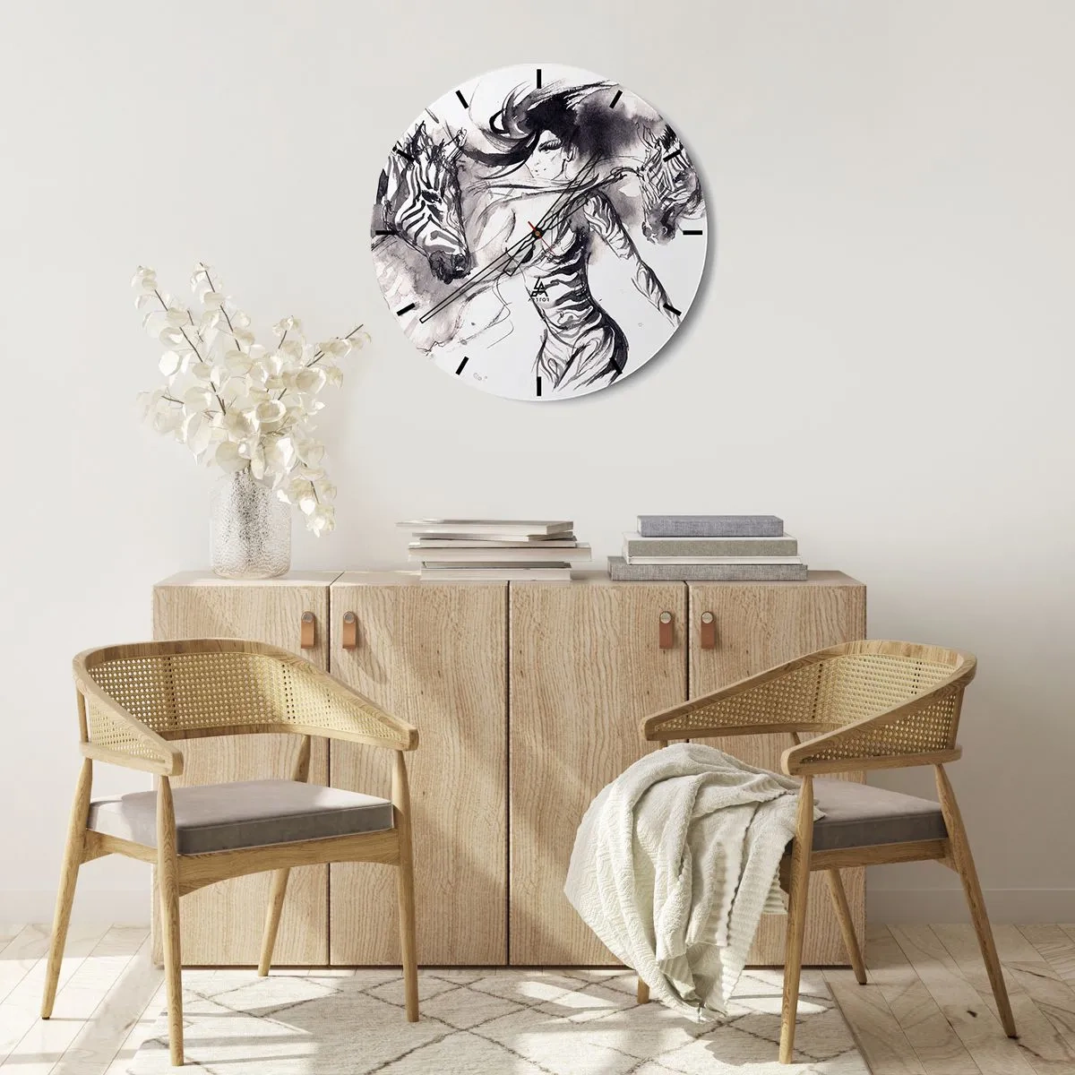 Väggklocka - Klocka på glas - En kvinna i konstnärlig form som dansar med två samlade personer - 30x30cm - Dansar med zebror - Modern väggdekoration för vardagsrum, kök och sovrum ARTTOR