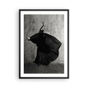 Affisch i svart ram - En svartvit bild av en dansare i dynamisk rörelse mot en rå vägg. - 50x70cm - Full av passion - Modern väggdekoration för vardagsrum och sovrum ARTTOR
