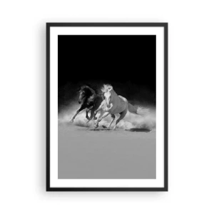 Affisch i svart ram - Galopperande hästar mot en monokromatisk bakgrund - 50x70cm - Frihetens galopp - Modern väggdekoration för vardagsrum och sovrum ARTTOR