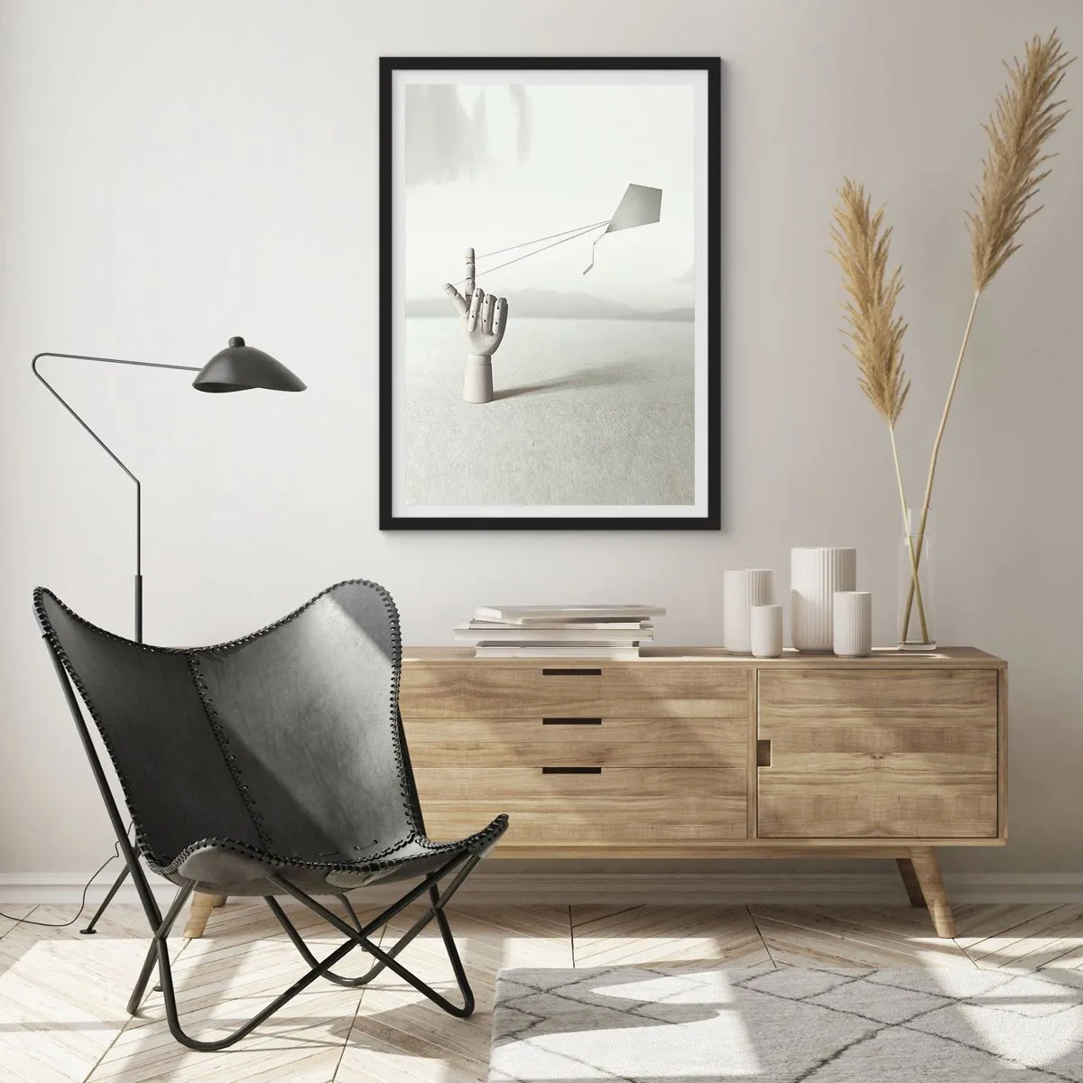 Affisch i svart ram - En trähand med en drake mot en ljus bakgrund - 50x70cm - Test av styrka - Modern väggdekoration för vardagsrum och sovrum ARTTOR