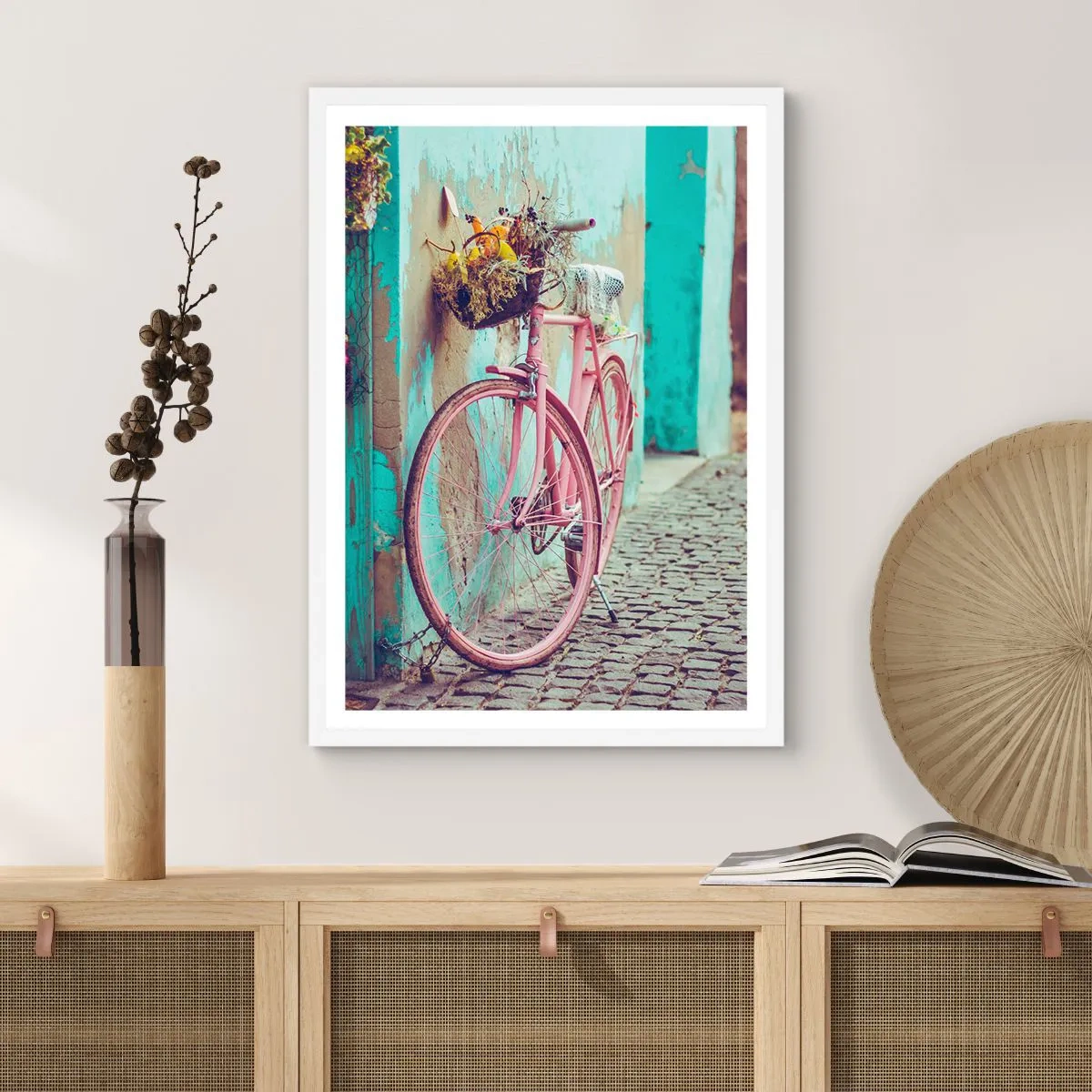 Affisch i vit ram - Strax tillbaka - 70x100 cm