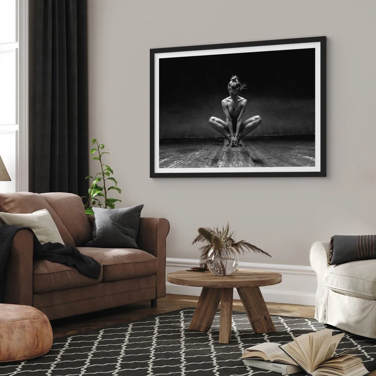 Affisch i svart ram - Koncentrerad dansenergi - 100x70 cm