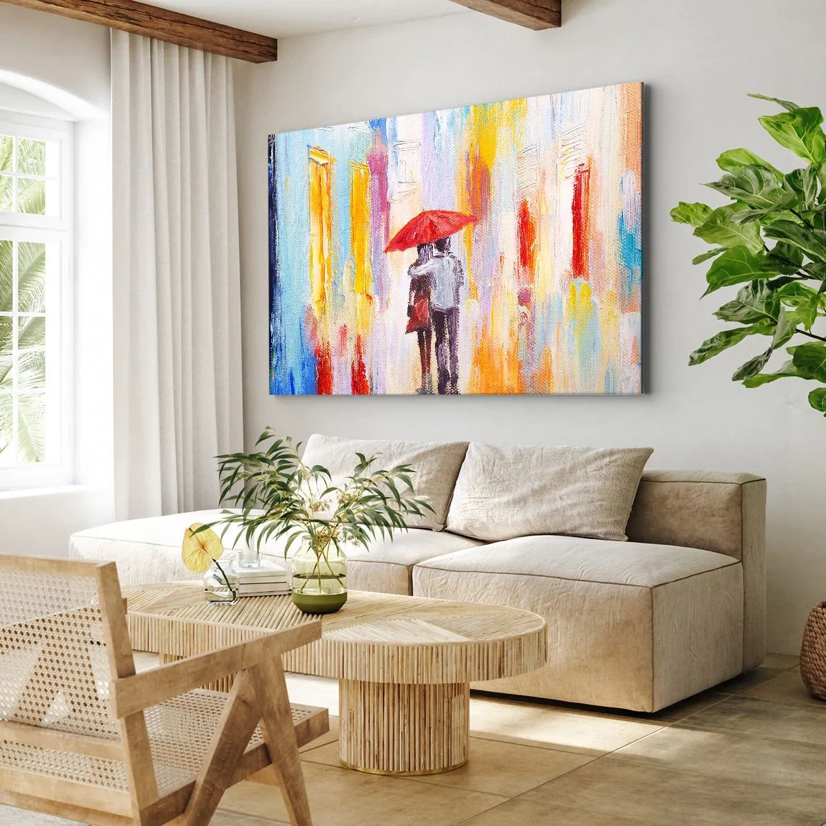 Canvastavla - Bild på duk - Ett par under ett rött paraply med färgglada byggnader i bakgrunden. - 70x50cm - Må det fortsätta regna - Modern väggdekoration för vardagsrum och sovrum ARTTOR