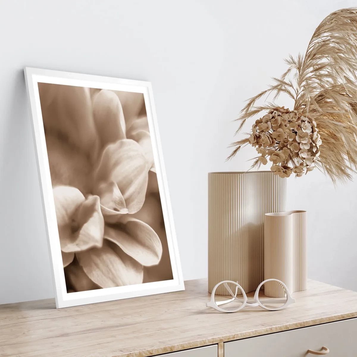 Affisch i vit ram - Milda som ett leende - 50x70 cm