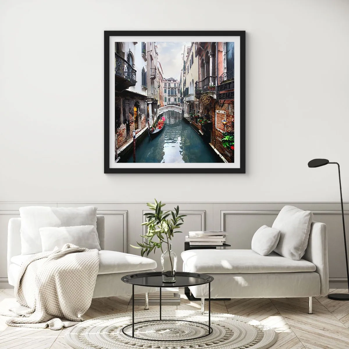 Affisch i svart ram - Venedig-landskap med gondol och bro - 30x30 cm