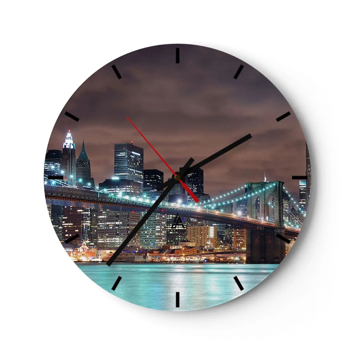 Väggklocka - Klocka på glas - Brooklynbron och New Yorks silhuett på natten - 30x30cm - Storstadens ljus - Modern väggdekoration för vardagsrum, kök och sovrum ARTTOR