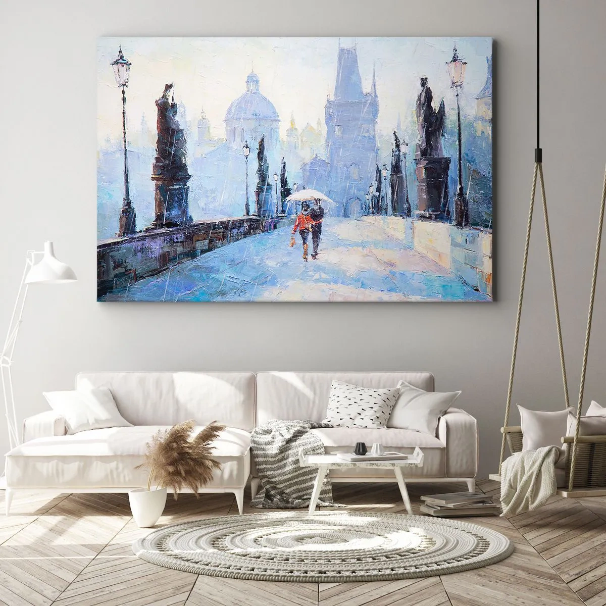 Canvastavla - Bild på duk - Romantiskt par på en bro i regnet, en målerisk scen - 70x50cm - Förtrollade av regnet - Modern väggdekoration för vardagsrum och sovrum ARTTOR